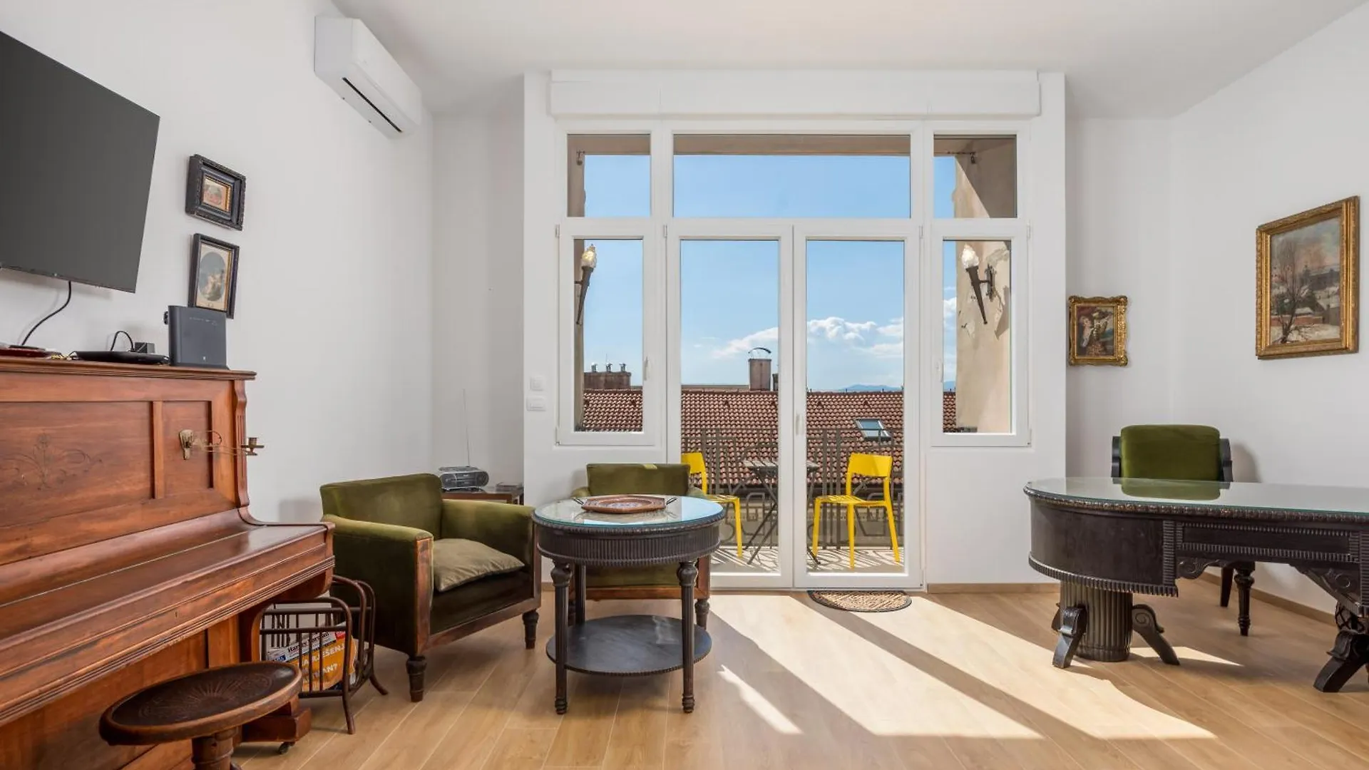 Vera Apartment contacts
